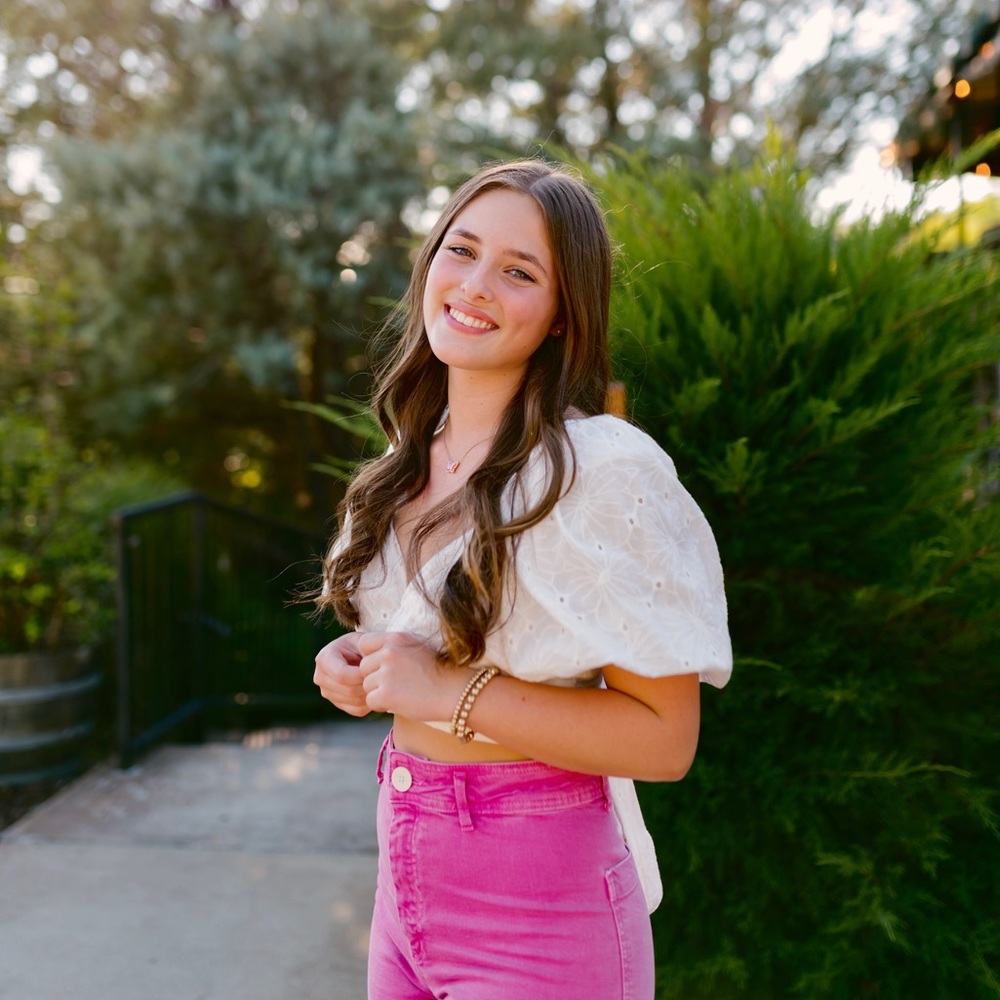 Meet your Posher, Ava